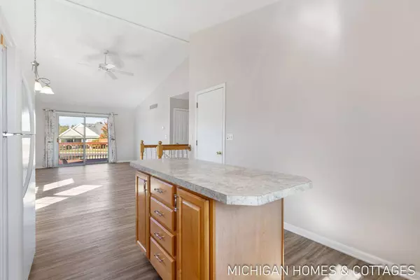 634 Wilshire Court, Holland, MI 49423