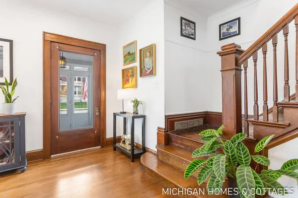 364 Pine Avenue, Holland, MI 49423