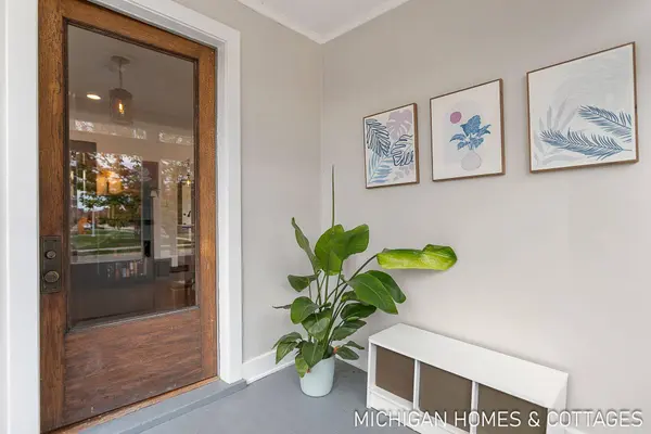 364 Pine Avenue, Holland, MI 49423