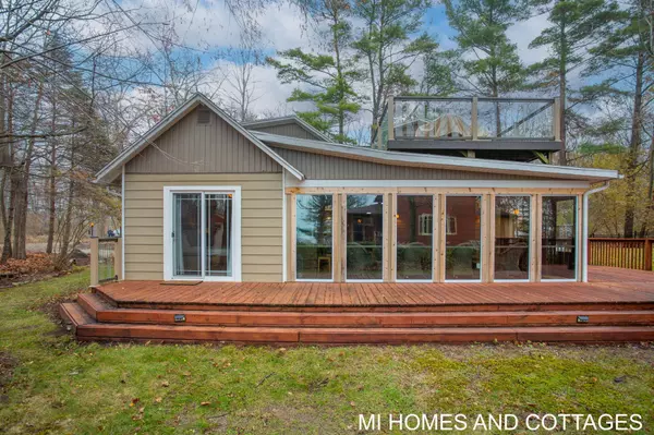 7128 116th Avenue, Fennville, MI 49408