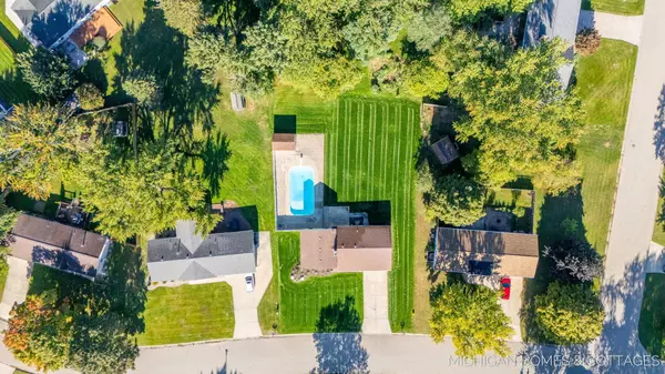 10975 Campanel Drive, Zeeland, MI 49464