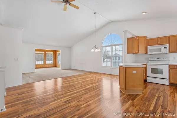 2735 Sandpiper Lane, Holland, MI 49424