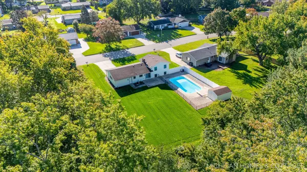 10975 Campanel Drive, Zeeland, MI 49464