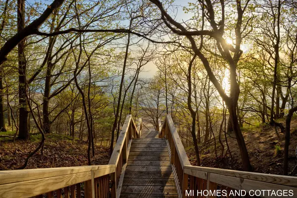 371 Dunegrass Circle Drive, Saugatuck, MI 49453