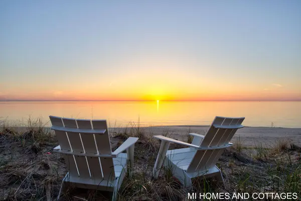 371 Dunegrass Circle Drive, Saugatuck, MI 49453