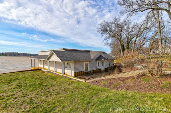 714 N Shore Drive, Holland, MI 49424