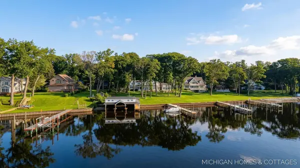 714 N Shore Drive, Holland, MI 49424