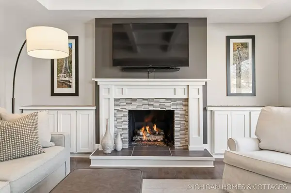 404 Goldcrest Drive, Holland, MI 49424