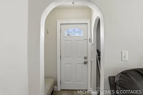 736 Lincoln Avenue, Holland, MI 49423