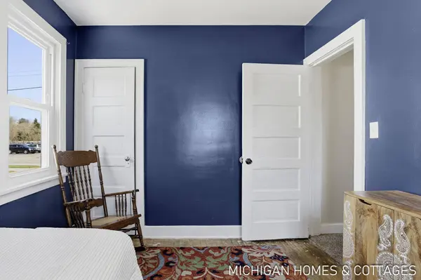 736 Lincoln Avenue, Holland, MI 49423