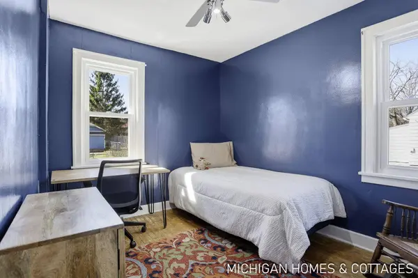 736 Lincoln Avenue, Holland, MI 49423