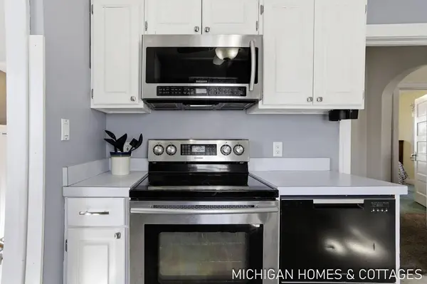 736 Lincoln Avenue, Holland, MI 49423