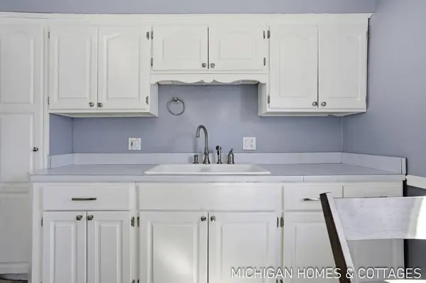 736 Lincoln Avenue, Holland, MI 49423