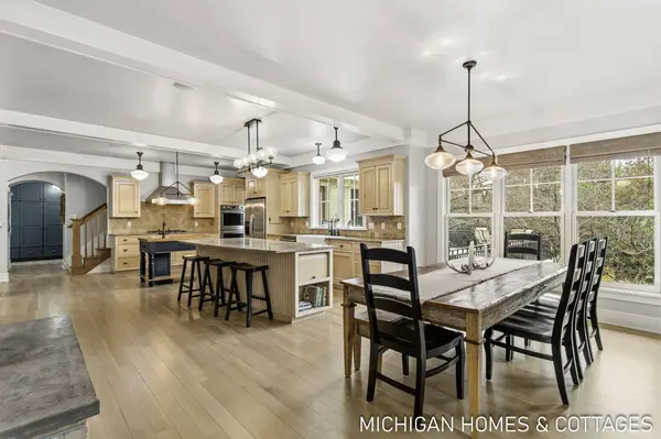 5484 Lakeshore Avenue, Holland, MI 49424