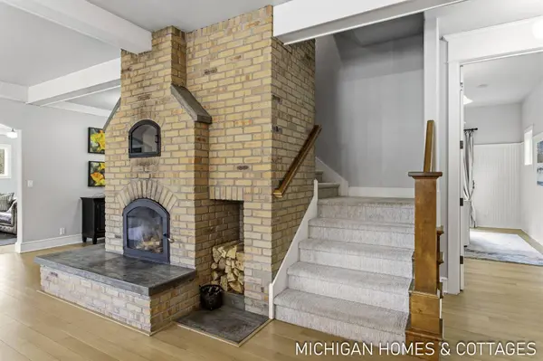 5484 Lakeshore Avenue, Holland, MI 49424