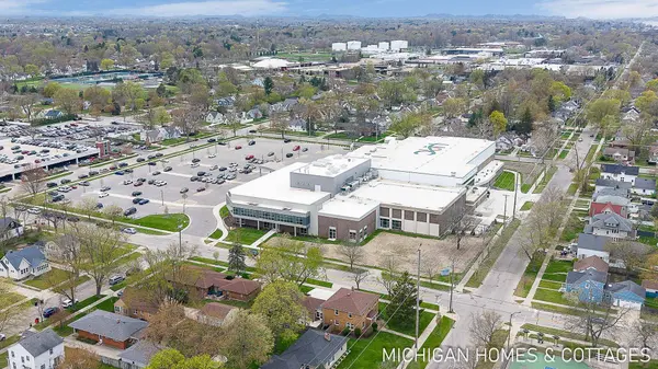 142 W 22nd Street, Holland, MI 49423