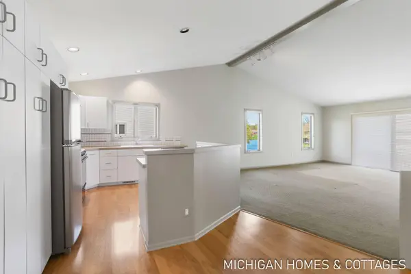 1674 Lakeview Drive, Zeeland, MI 49464