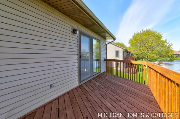 1674 Lakeview Drive, Zeeland, MI 49464