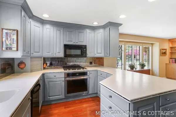309 Glen Garry Court, Holland, MI 49423