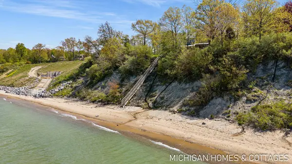1484 71st Street, Fennville, MI 49408