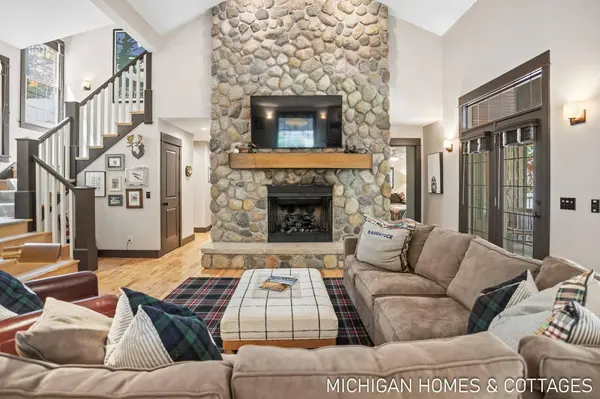3255 Lake Trail Drive, Saugatuck, MI 49453
