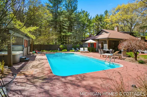 3255 Lake Trail Drive, Saugatuck, MI 49453