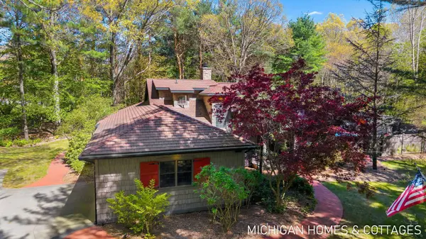 3255 Lake Trail Drive, Saugatuck, MI 49453