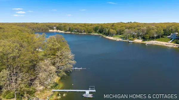 3255 Lake Trail Drive, Saugatuck, MI 49453