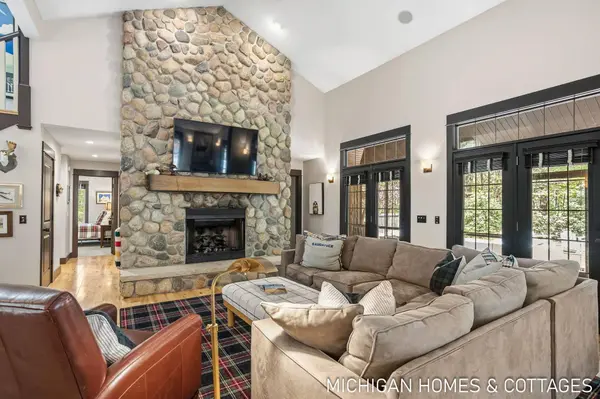 3255 Lake Trail Drive, Saugatuck, MI 49453