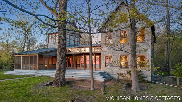 1484 71st Street, Fennville, MI 49408