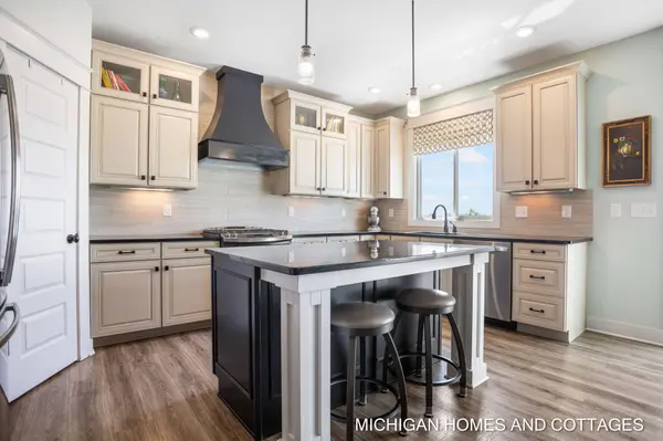 4401 Grand Point, Holland, MI 49424