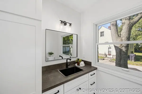 10671 Chicago Drive, Zeeland, MI 49464