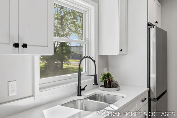 10671 Chicago Drive, Zeeland, MI 49464