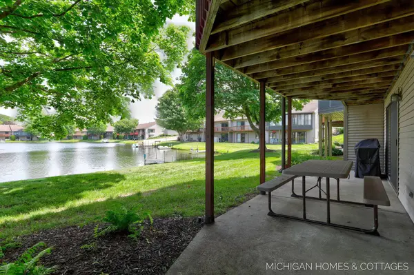 1644 Lakeview Drive, Zeeland, MI 49464