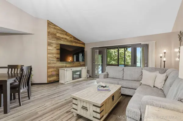 1644 Lakeview Drive, Zeeland, MI 49464
