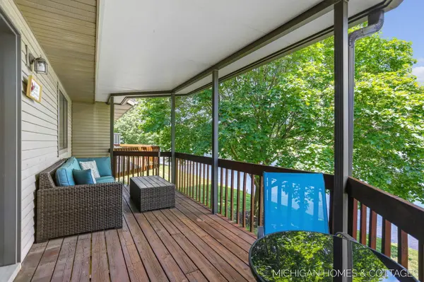 1644 Lakeview Drive, Zeeland, MI 49464