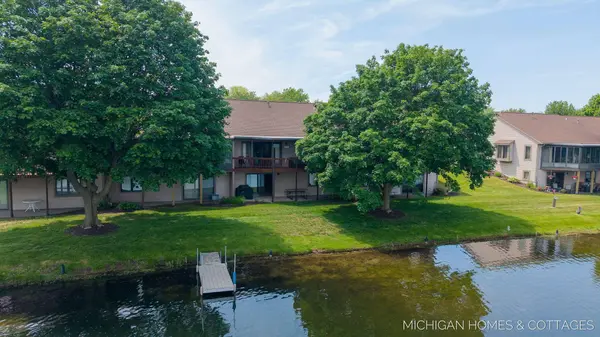 1644 Lakeview Drive, Zeeland, MI 49464