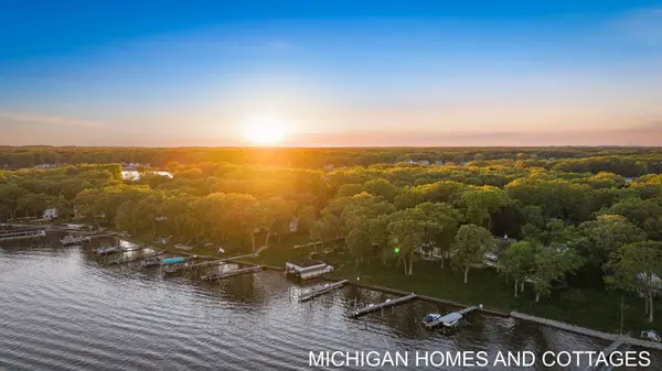 714 N Shore Drive, Holland, MI 49424