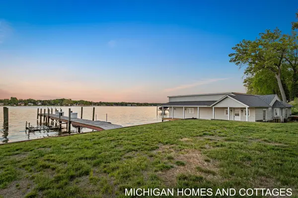 714 N Shore Drive, Holland, MI 49424