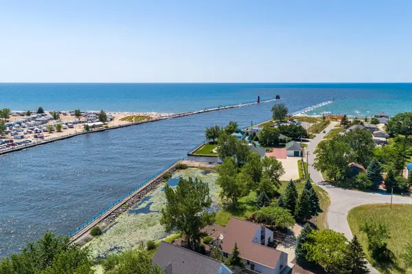 529 Miller Drive #202, Grand Haven, MI 49417