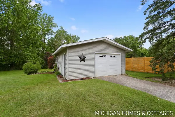 593 Alice Avenue, Zeeland, MI 49464
