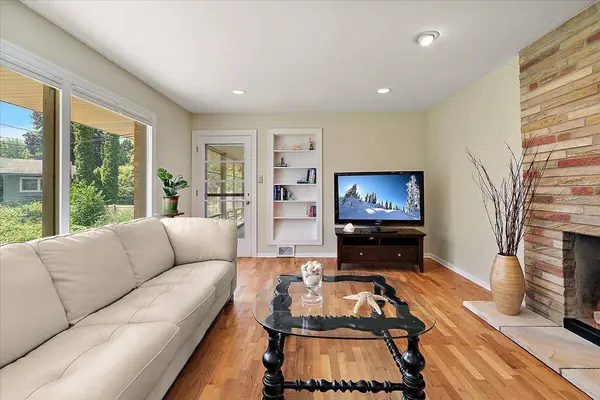838 S Shore Drive, Holland, MI 49423