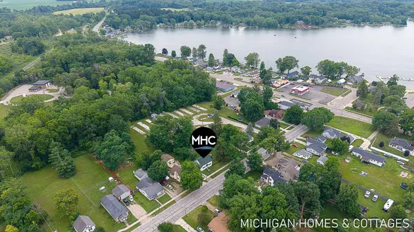 752 Jordan Lake Avenue, Lake Odessa, MI 48849