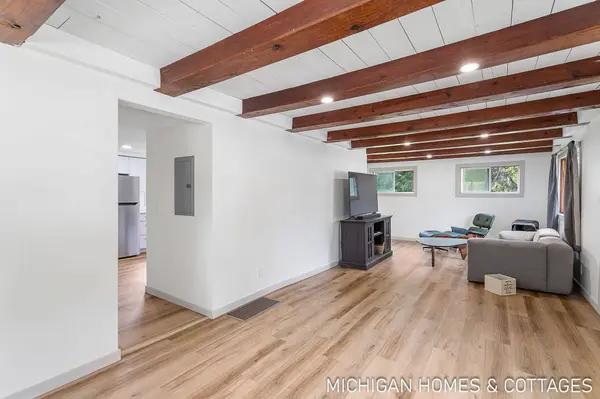 752 Jordan Lake Avenue, Lake Odessa, MI 48849