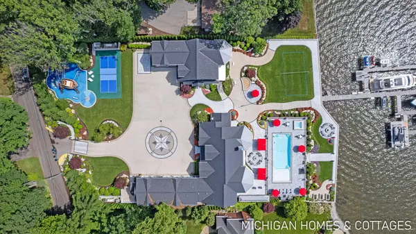 229 & 223 Norwood Avenue, Holland, MI 49424