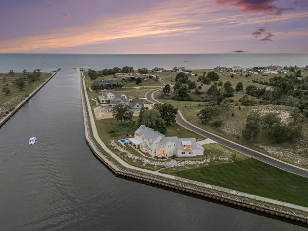 6736 Saugatuck Beach Road, Saugatuck, MI 49453
