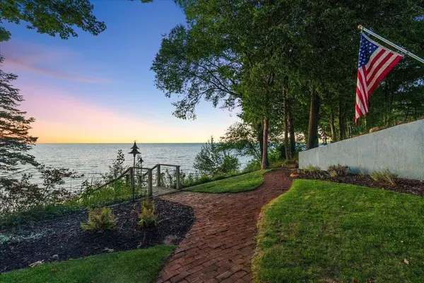 2230 Lakeshore Drive, Fennville, MI 49408