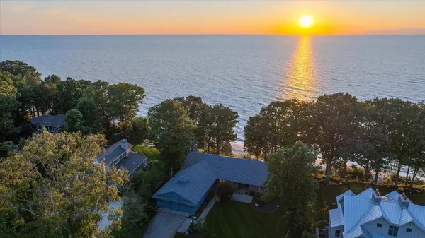 2230 Lakeshore Drive, Fennville, MI 49408