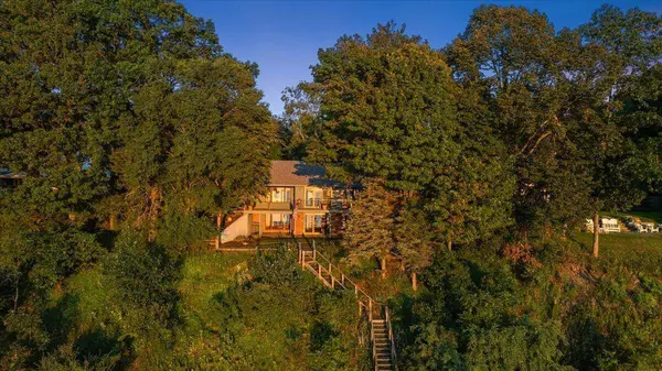 2230 Lakeshore Drive, Fennville, MI 49408