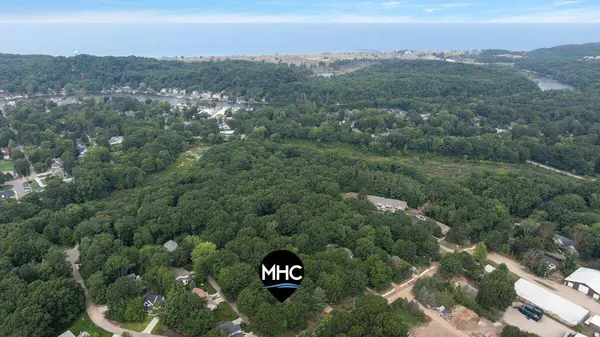 997 Singapore Drive, Saugatuck, MI 49453
